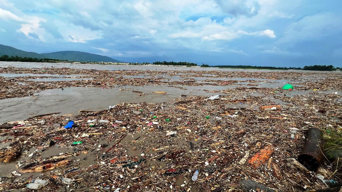 Death toll from Bhotekoshi flood - '  Climbs to 1,290 '